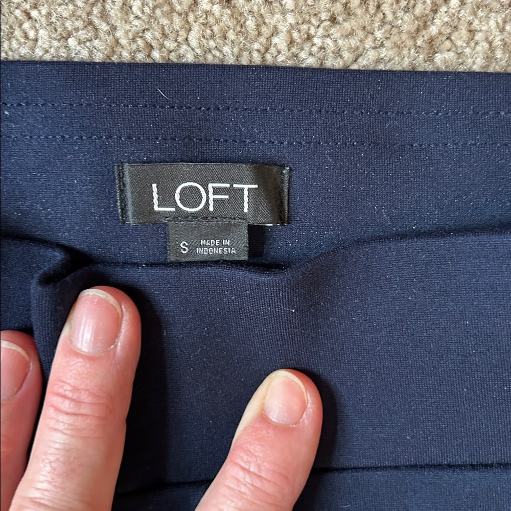 Ann Taylor Loft stretch waistband navy blue pants.